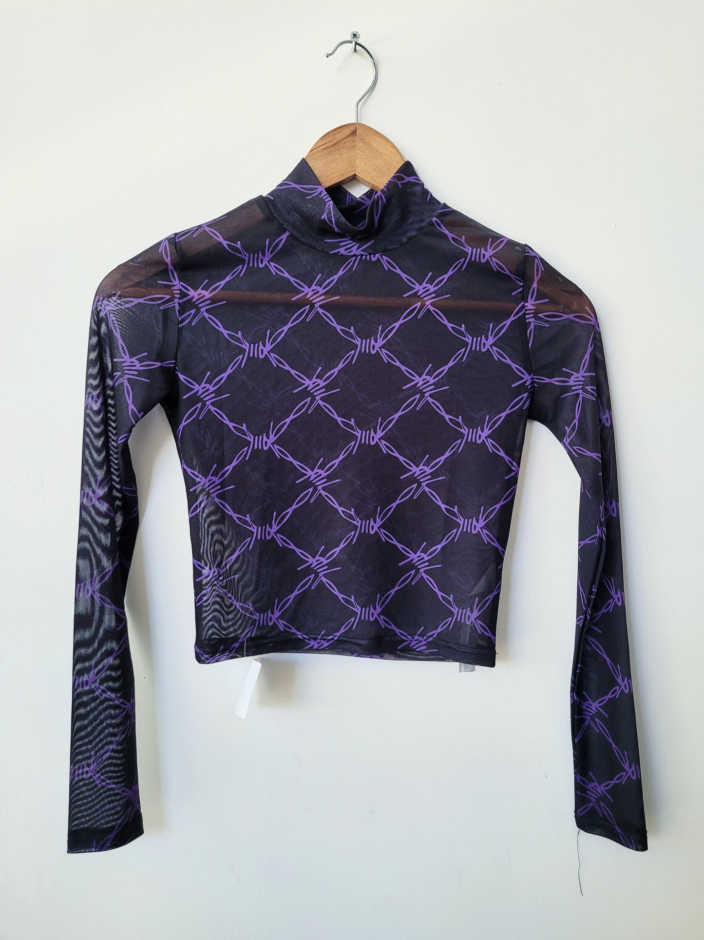 Top malla púas morada