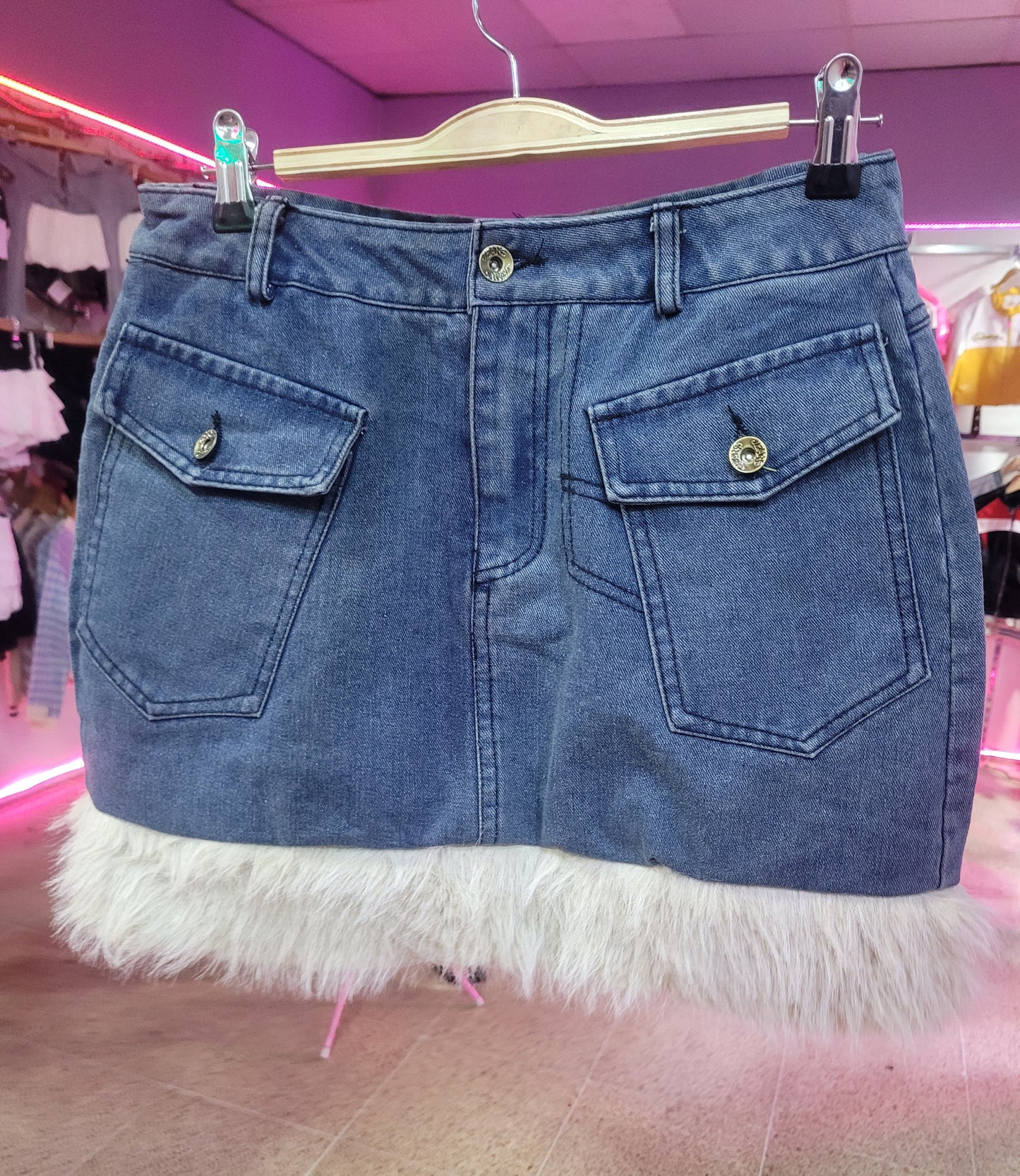 Mini falda denim con peludito