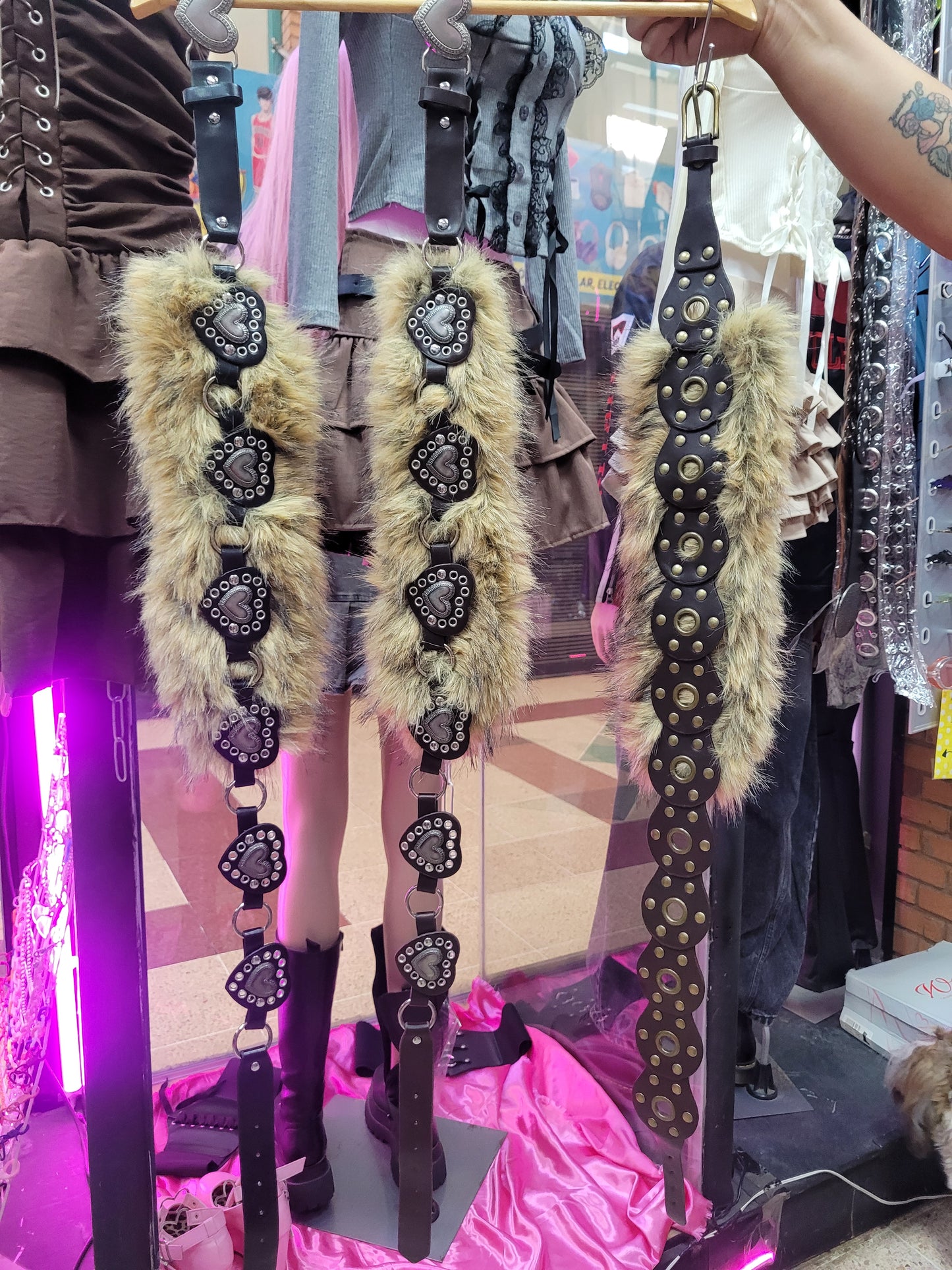 Cinturores peludos y2k