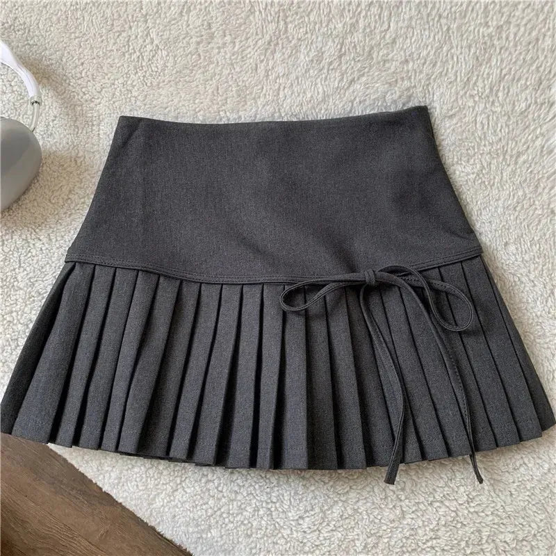 Falda plisada con lazo