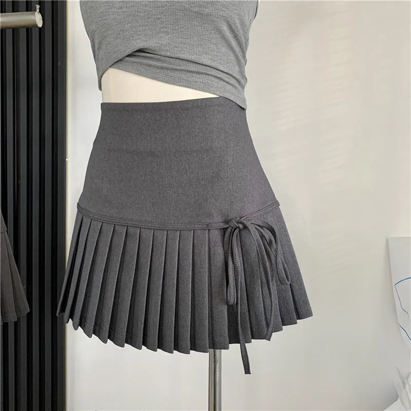 Falda plisada con lazo