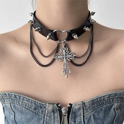 Chocker gotico corazon y cruz