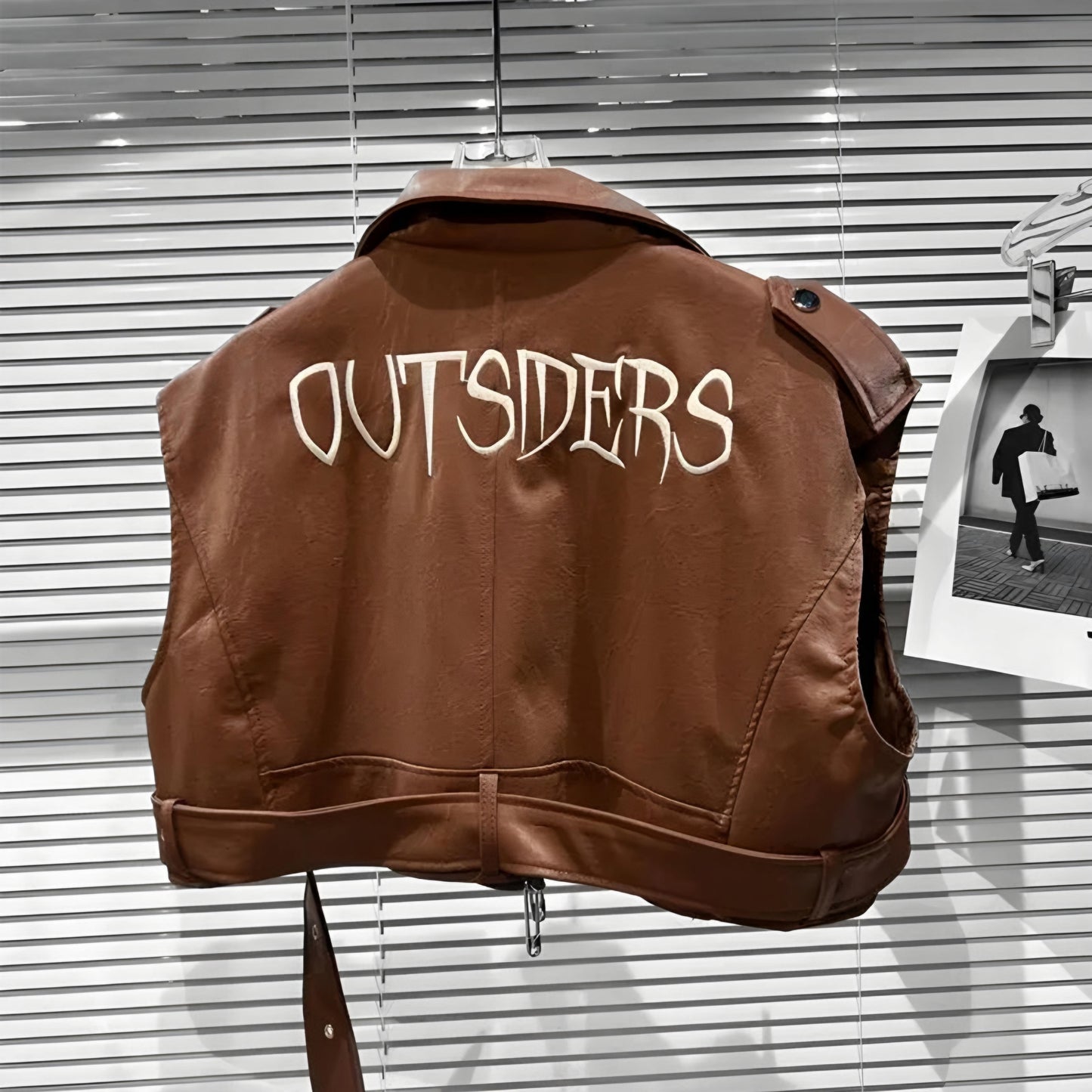 Chaqueta cropped rockera biker