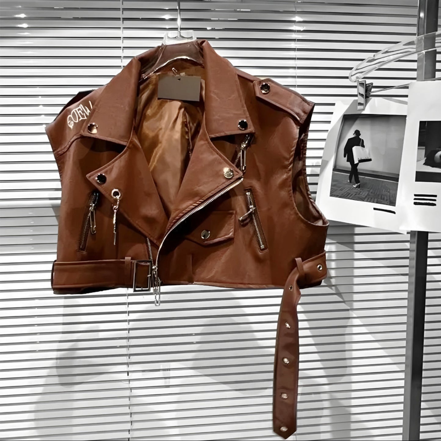 Chaqueta cropped rockera biker