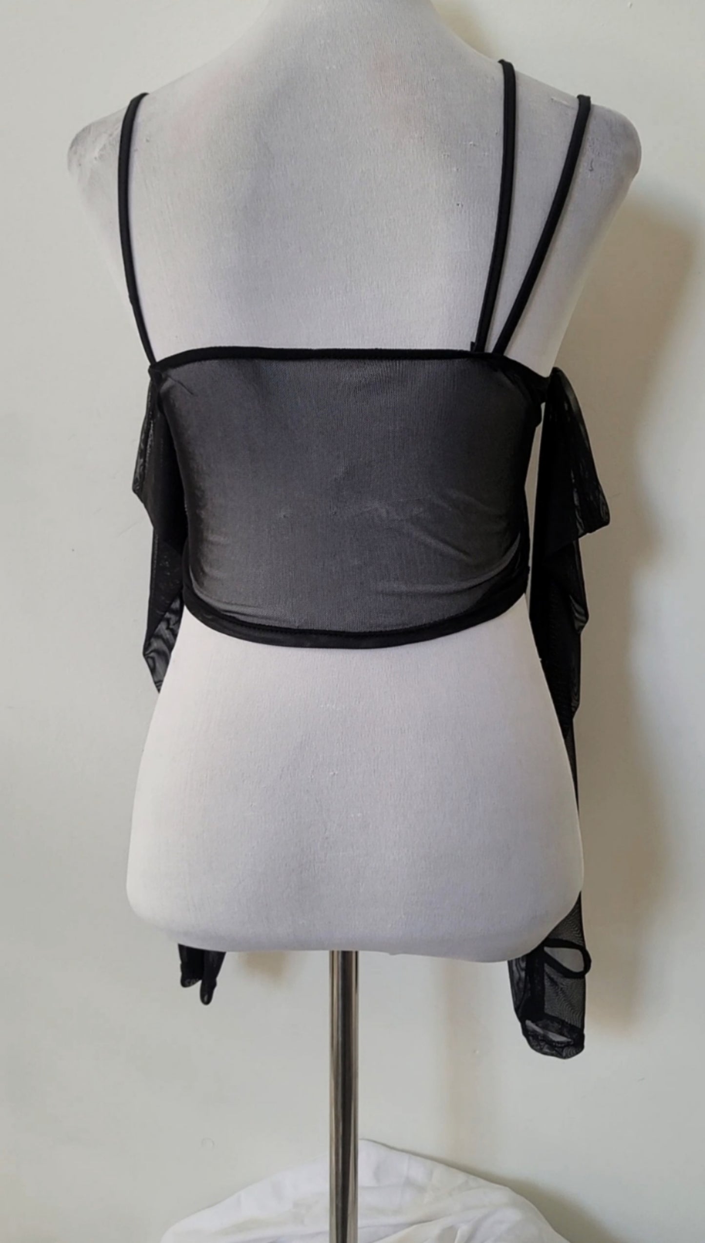 top asimetrico negro